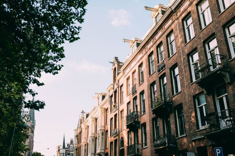 What credit score is needed to rent an apartment?