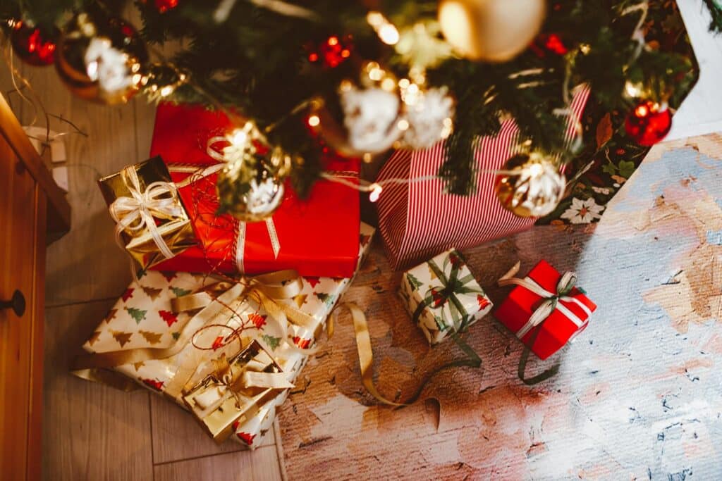How To Save Money on Christmas Gifts